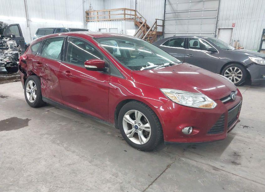 2014 Ford Focus SE (VIN 1FADP3K22EL127888) main photo