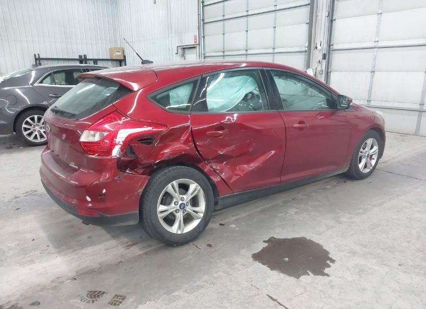 Photo 4 of 2014 Ford Focus SE (VIN 1FADP3K22EL127888)