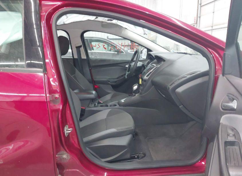 Photo 5 of 2014 Ford Focus SE (VIN 1FADP3K22EL127888)