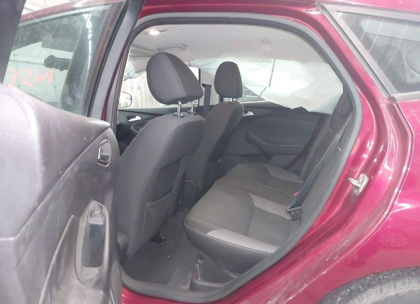 Photo 8 of 2014 Ford Focus SE (VIN 1FADP3K22EL127888)