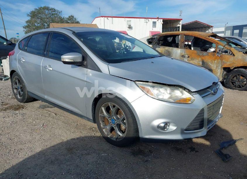 2014 Ford Focus SE (VIN 1FADP3K22EL151284) main photo
