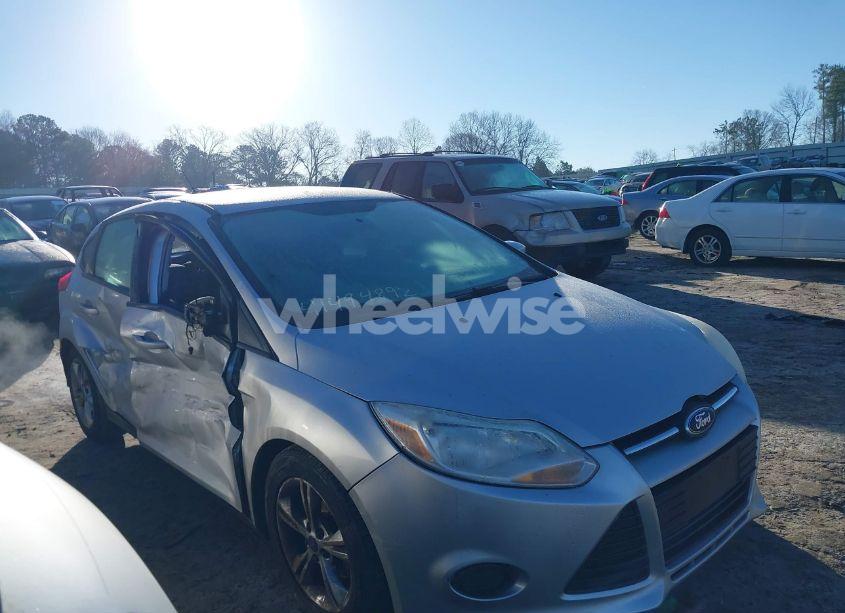 2014 Ford Focus SE (VIN 1FADP3K22EL159305) main photo