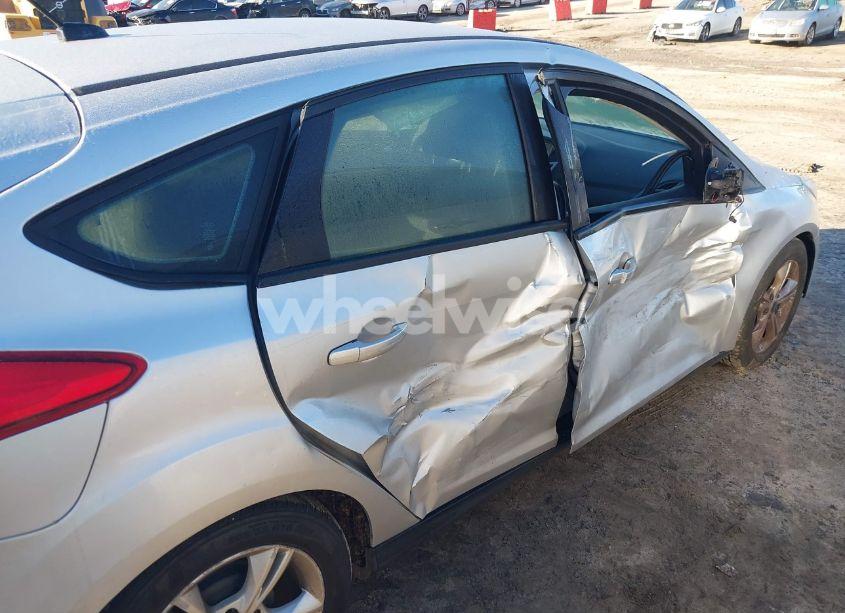 Photo 6 of 2014 Ford Focus SE (VIN 1FADP3K22EL159305)