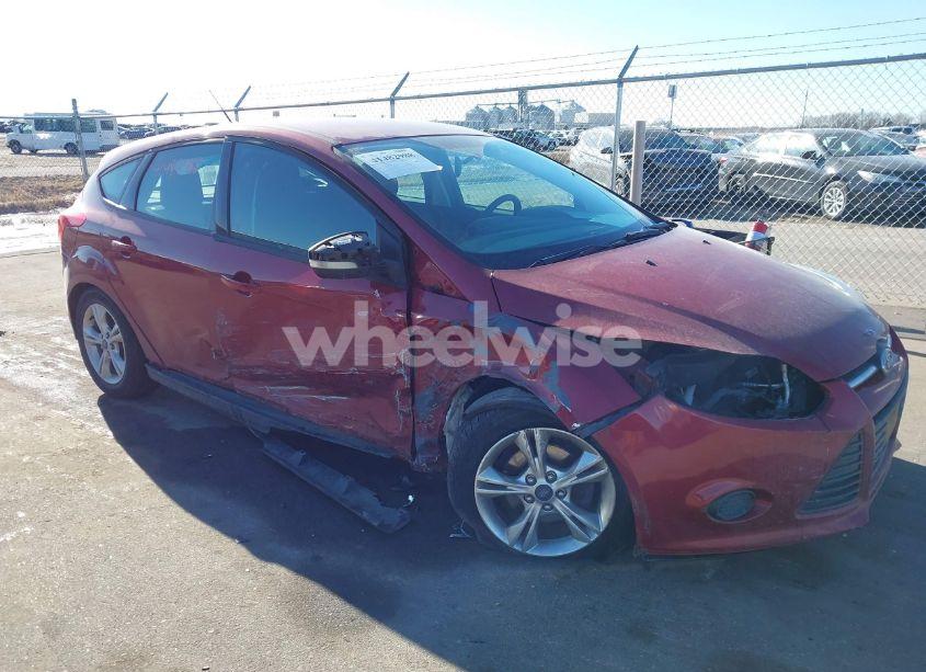 2014 Ford Focus SE (VIN 1FADP3K22EL175987) main photo