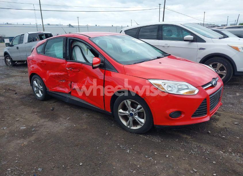 2014 Ford Focus SE (VIN 1FADP3K22EL188464) main photo
