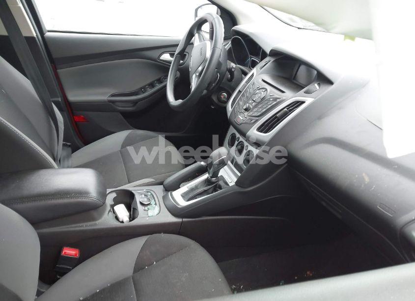 Photo 5 of 2014 Ford Focus SE (VIN 1FADP3K22EL188464)