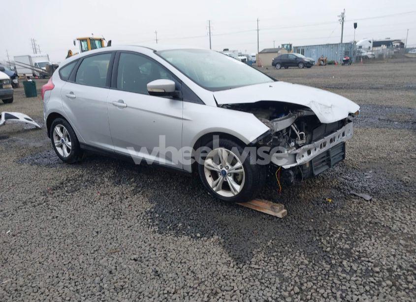 2014 Ford Focus SE (VIN 1FADP3K22EL197889) main photo