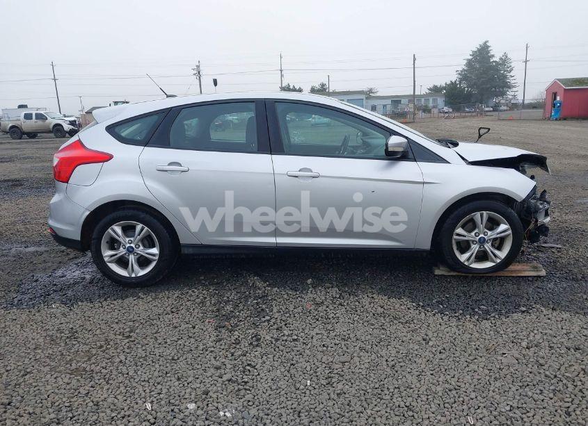 Photo 13 of 2014 Ford Focus SE (VIN 1FADP3K22EL197889)