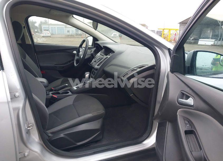 Photo 5 of 2014 Ford Focus SE (VIN 1FADP3K22EL197889)