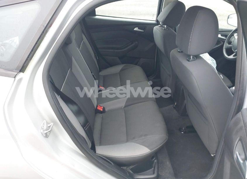 Photo 8 of 2014 Ford Focus SE (VIN 1FADP3K22EL197889)