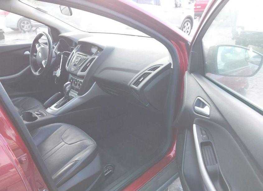 Photo 5 of 2014 Ford Focus SE (VIN 1FADP3K22EL205229)