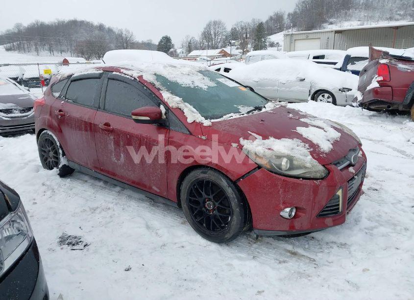 2014 Ford Focus SE (VIN 1FADP3K22EL245360) main photo