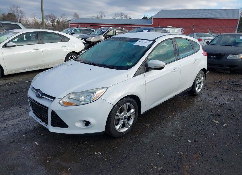 Photo 2 of 2014 Ford Focus SE (VIN 1FADP3K22EL257525)