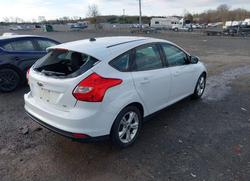 Photo 4 of 2014 Ford Focus SE (VIN 1FADP3K22EL257525)