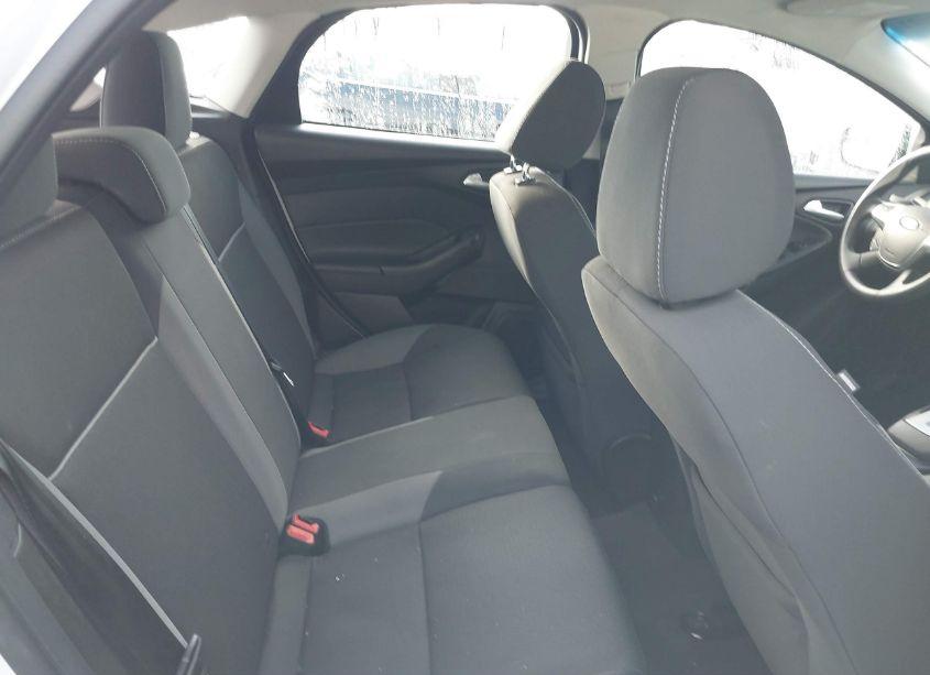 Photo 8 of 2014 Ford Focus SE (VIN 1FADP3K22EL257525)