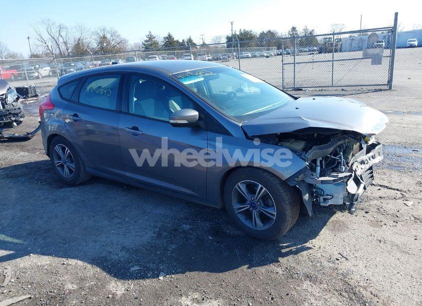 2014 Ford Focus SE (VIN 1FADP3K22EL293425) main photo