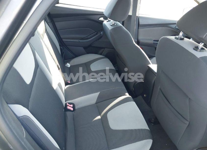 Photo 8 of 2014 Ford Focus SE (VIN 1FADP3K22EL293425)