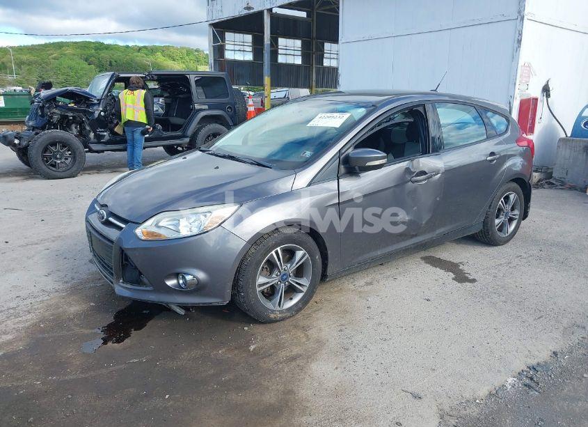 Photo 2 of 2014 Ford Focus SE (VIN 1FADP3K22EL319750)