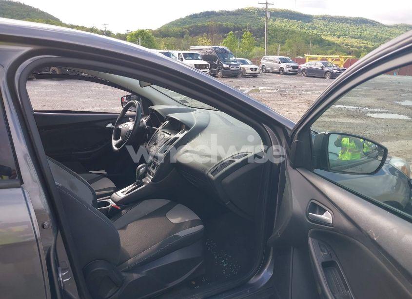 Photo 5 of 2014 Ford Focus SE (VIN 1FADP3K22EL319750)