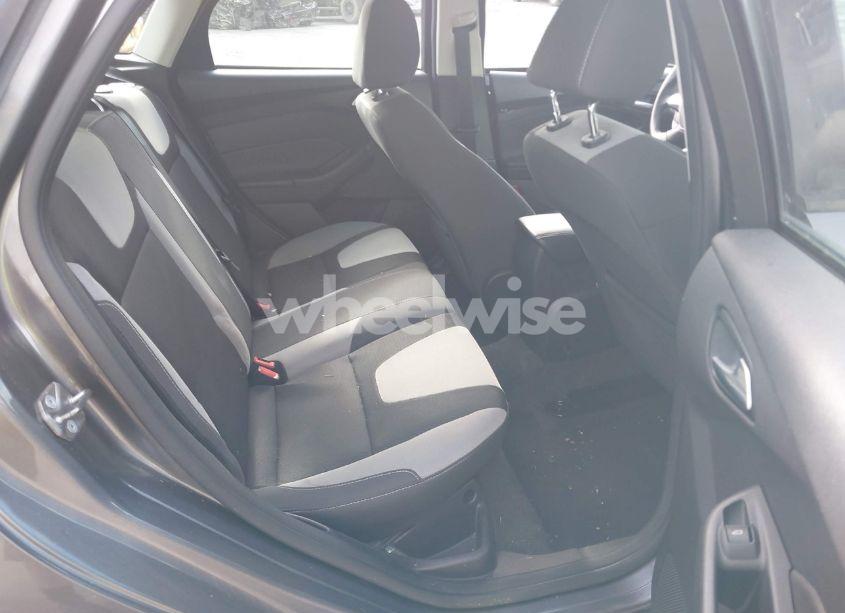 Photo 8 of 2014 Ford Focus SE (VIN 1FADP3K22EL319750)