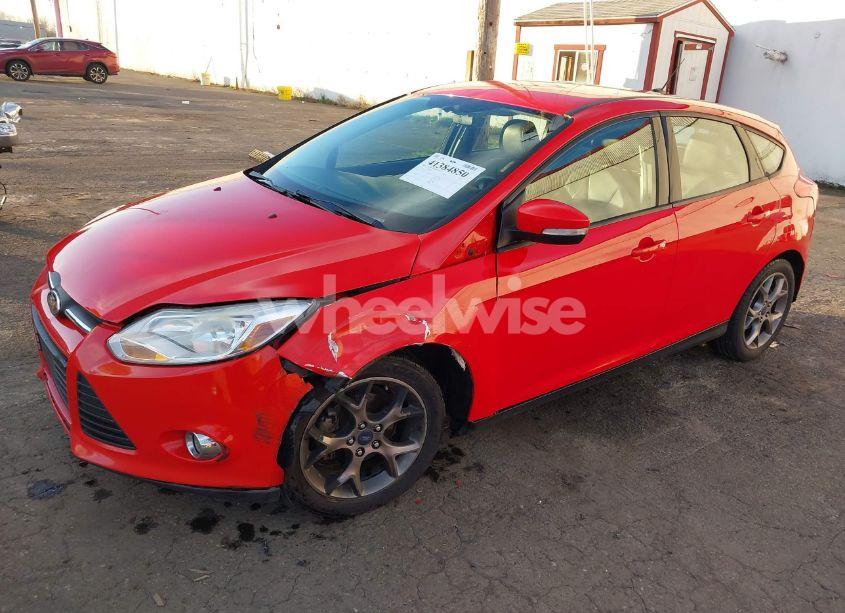 Photo 2 of 2014 Ford Focus SE (VIN 1FADP3K22EL325371)