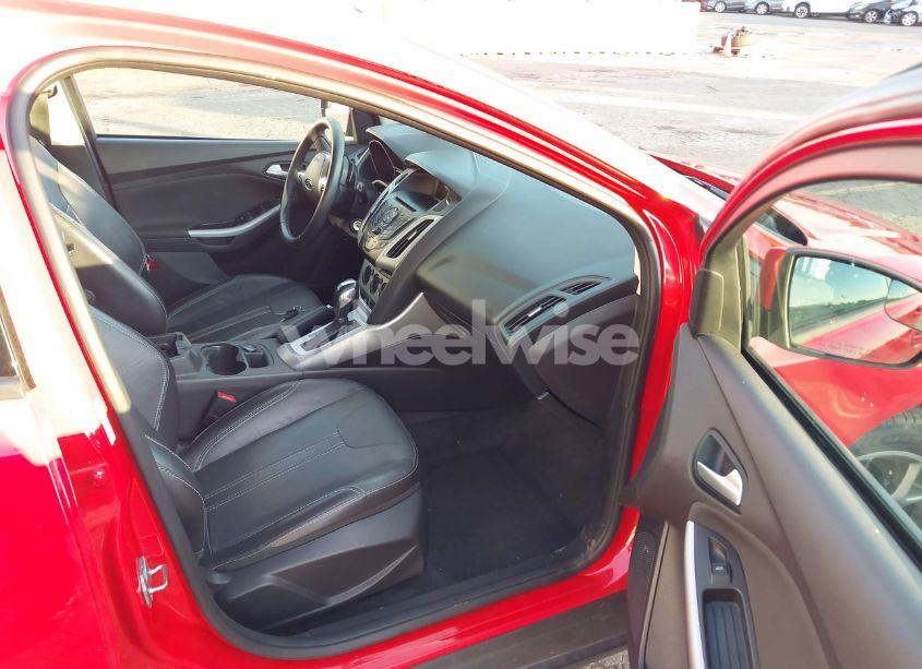 Photo 5 of 2014 Ford Focus SE (VIN 1FADP3K22EL325371)