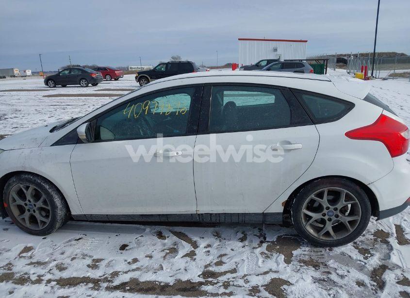 Photo 14 of 2014 Ford Focus SE (VIN 1FADP3K22EL325452)
