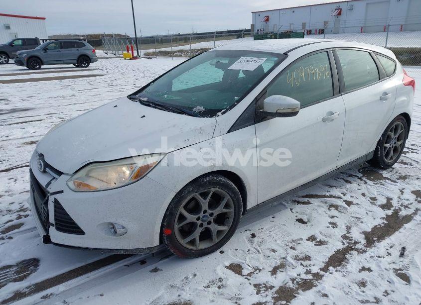 Photo 2 of 2014 Ford Focus SE (VIN 1FADP3K22EL325452)