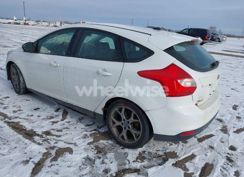 Photo 3 of 2014 Ford Focus SE (VIN 1FADP3K22EL325452)