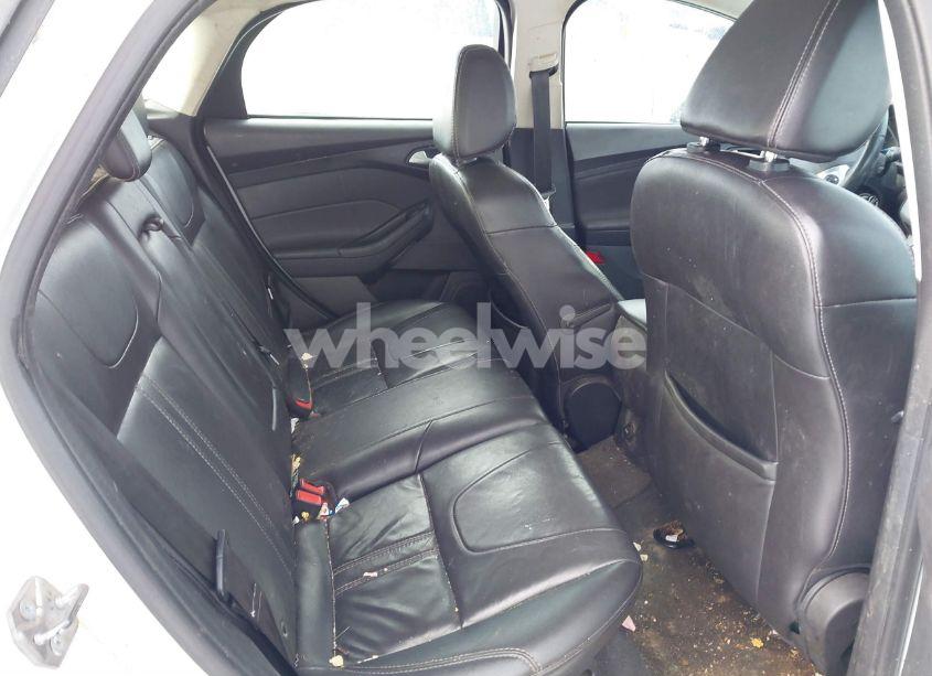 Photo 8 of 2014 Ford Focus SE (VIN 1FADP3K22EL325452)