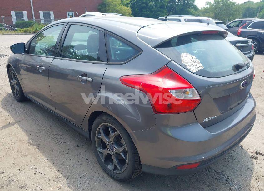 Photo 3 of 2014 Ford Focus SE (VIN 1FADP3K22EL326648)