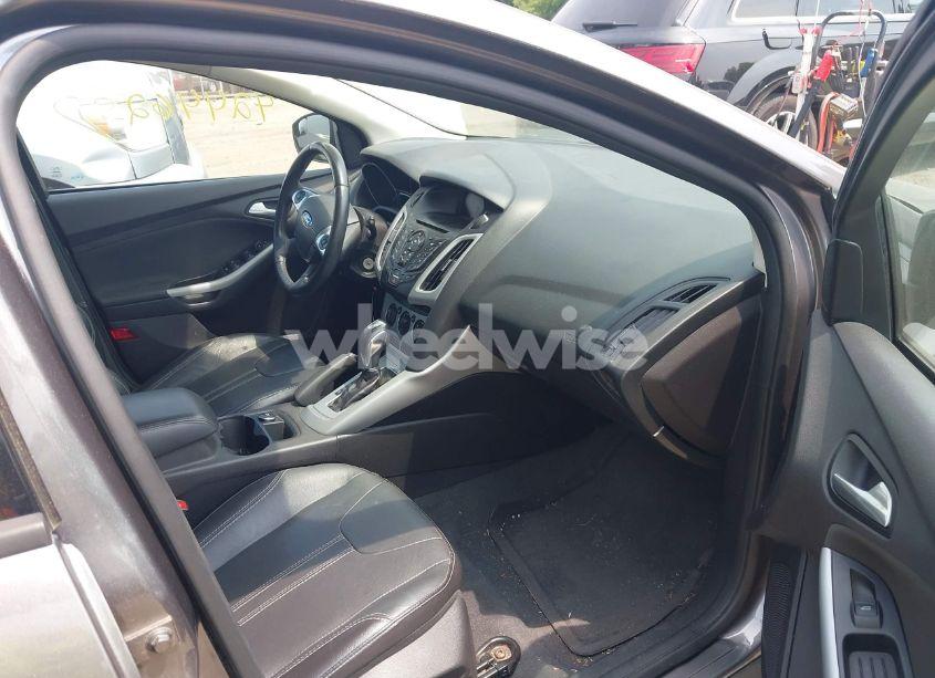 Photo 5 of 2014 Ford Focus SE (VIN 1FADP3K22EL326648)