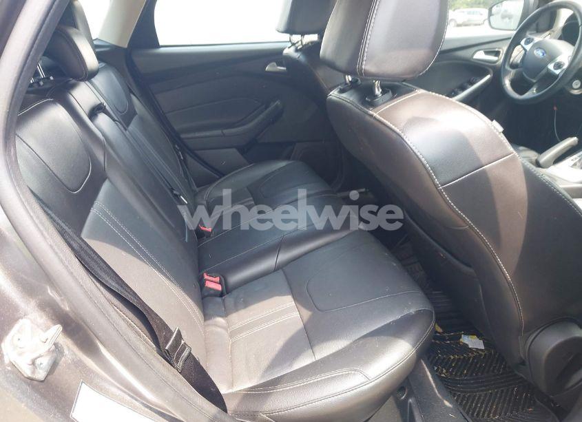 Photo 8 of 2014 Ford Focus SE (VIN 1FADP3K22EL326648)