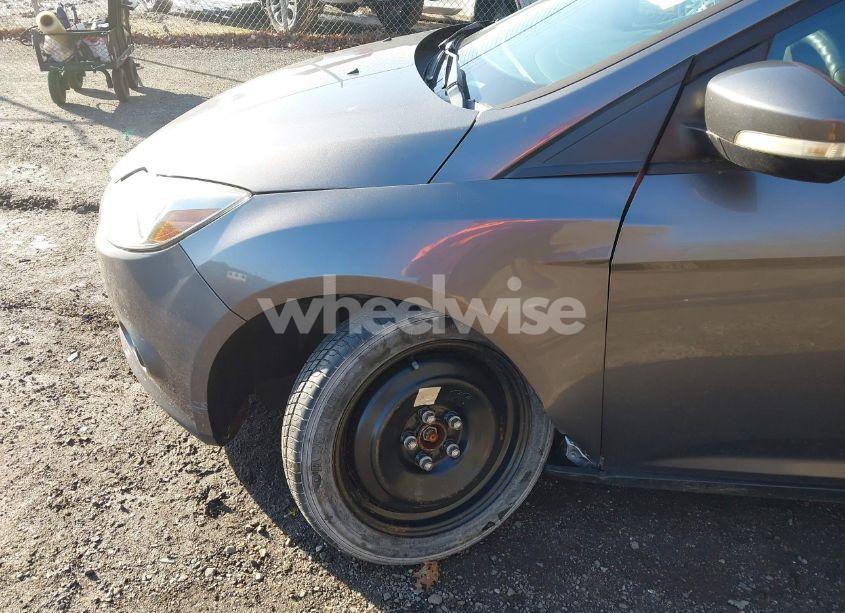 Photo 13 of 2014 Ford Focus SE (VIN 1FADP3K22EL327833)