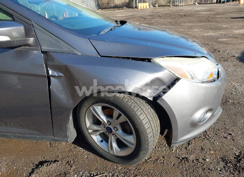 Photo 14 of 2014 Ford Focus SE (VIN 1FADP3K22EL327833)