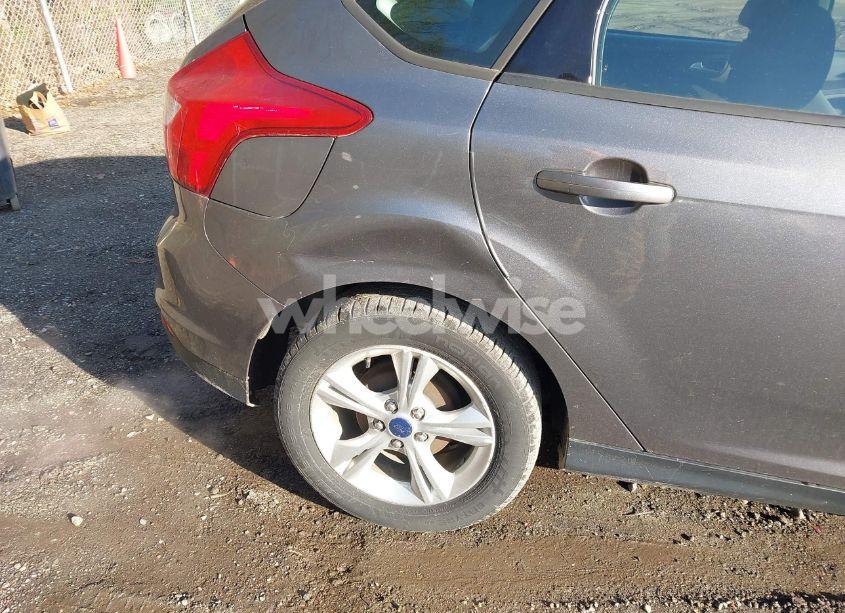 Photo 15 of 2014 Ford Focus SE (VIN 1FADP3K22EL327833)