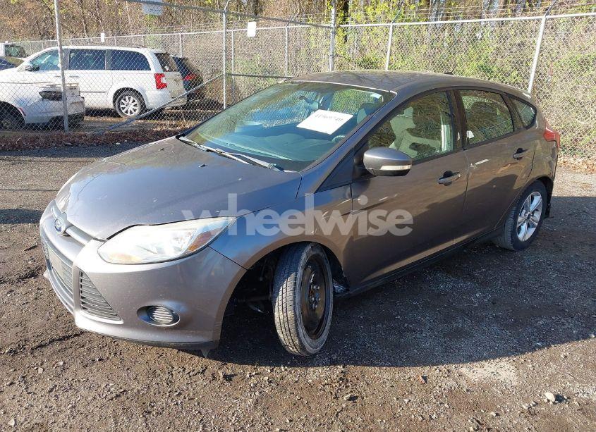 Photo 2 of 2014 Ford Focus SE (VIN 1FADP3K22EL327833)