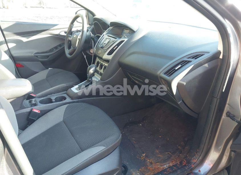 Photo 5 of 2014 Ford Focus SE (VIN 1FADP3K22EL327833)