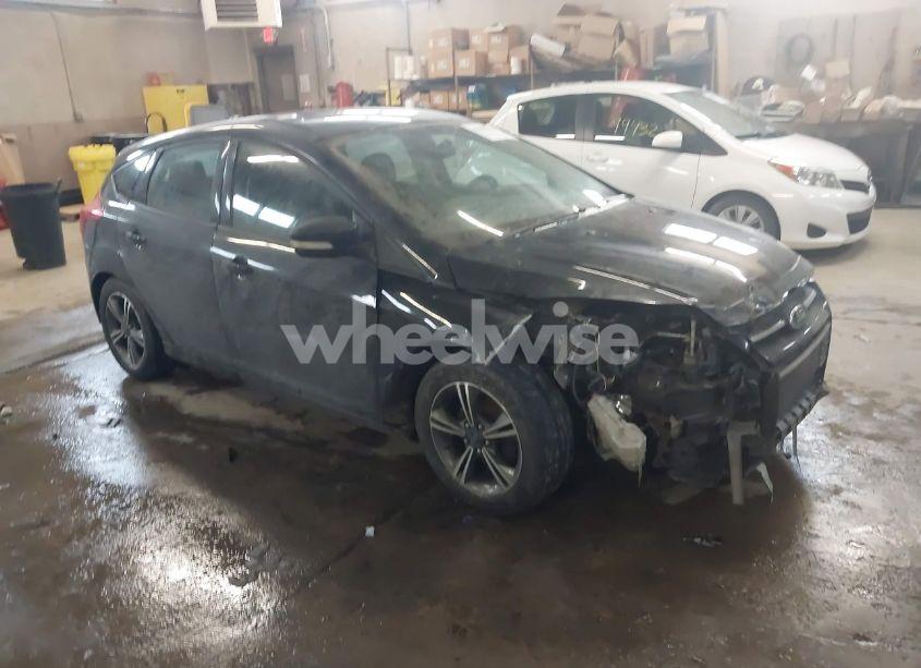 2014 Ford Focus SE (VIN 1FADP3K22EL328612) main photo