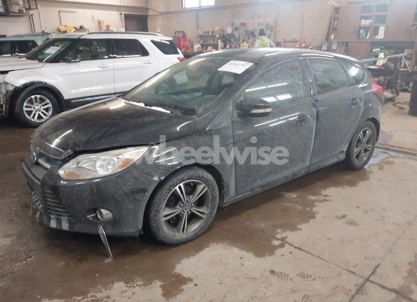 Photo 2 of 2014 Ford Focus SE (VIN 1FADP3K22EL328612)