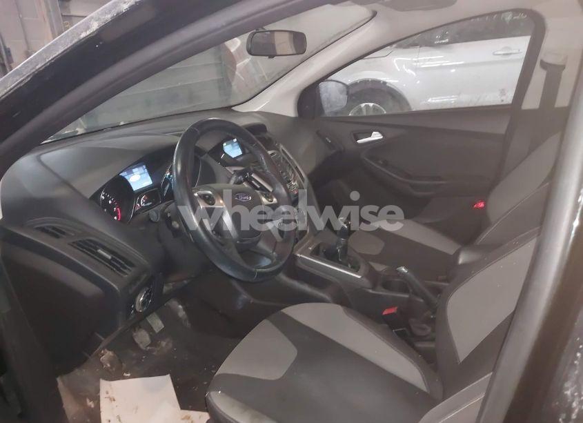 Photo 5 of 2014 Ford Focus SE (VIN 1FADP3K22EL328612)