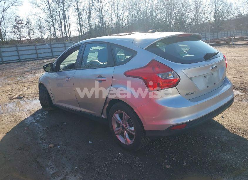 Photo 3 of 2014 Ford Focus SE (VIN 1FADP3K22EL332353)