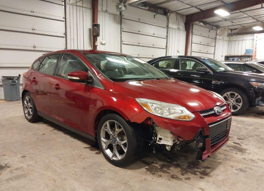 2014 Ford Focus SE (VIN 1FADP3K22EL399275) main photo