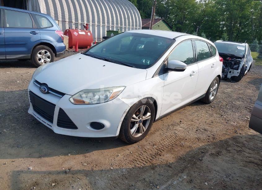Photo 2 of 2014 Ford Focus SE (VIN 1FADP3K22EL402398)