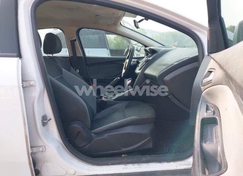 Photo 5 of 2014 Ford Focus SE (VIN 1FADP3K22EL402398)