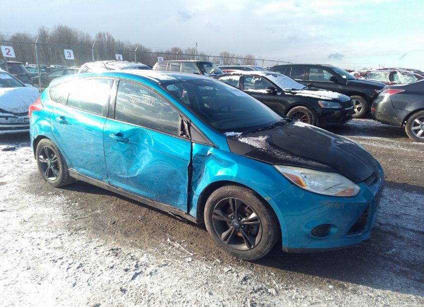 2014 Ford Focus SE (VIN 1FADP3K22EL408251) main photo