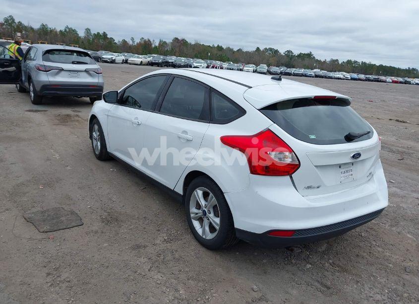 Photo 3 of 2014 Ford Focus SE (VIN 1FADP3K22EL426748)