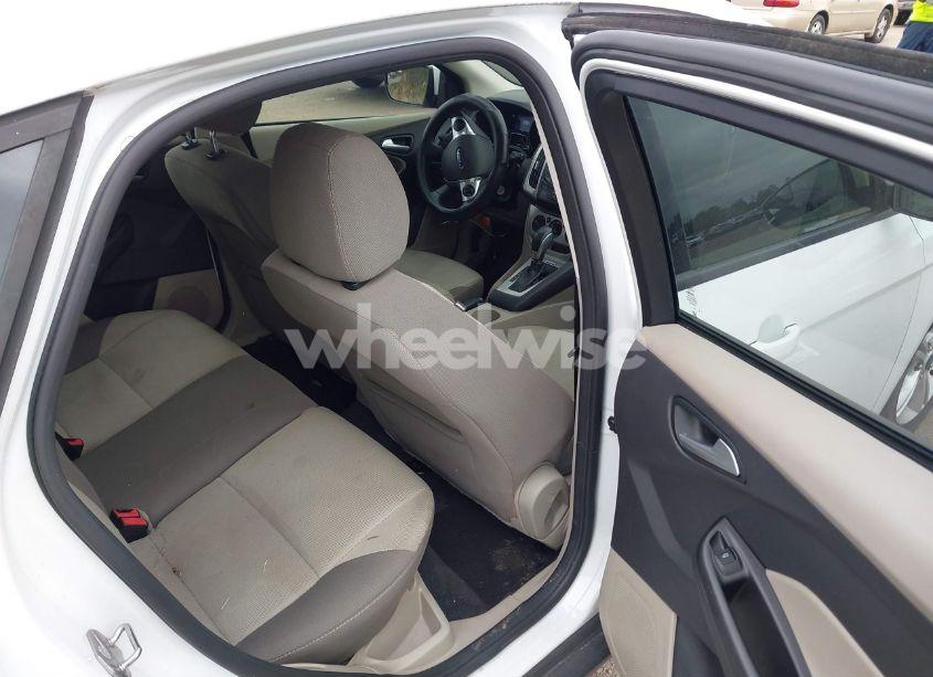 Photo 8 of 2014 Ford Focus SE (VIN 1FADP3K22EL426748)