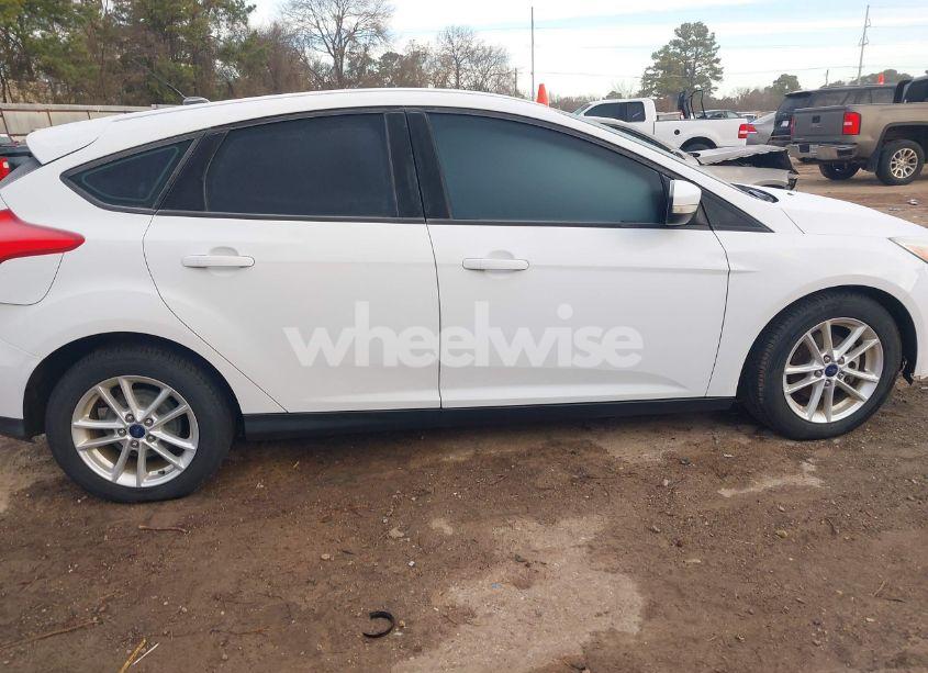 Photo 13 of 2015 Ford Focus SE (VIN 1FADP3K22FL203692)