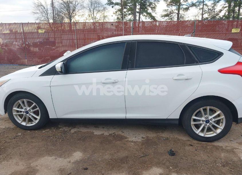 Photo 14 of 2015 Ford Focus SE (VIN 1FADP3K22FL203692)